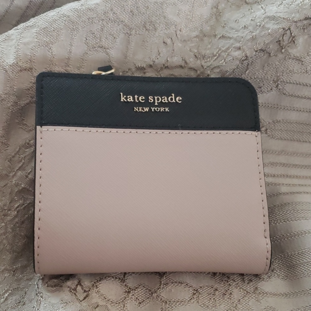 KATE SPADE- NEW Nude and Black Wallet